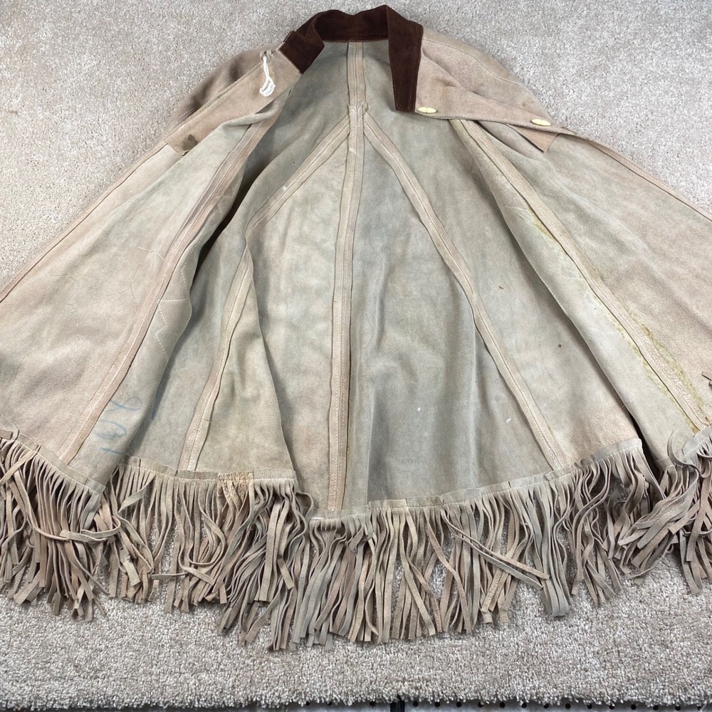 Vintage Mexican pyrography suede cape hand-burned floral motifs and fringe trim - Picture 5 of 11